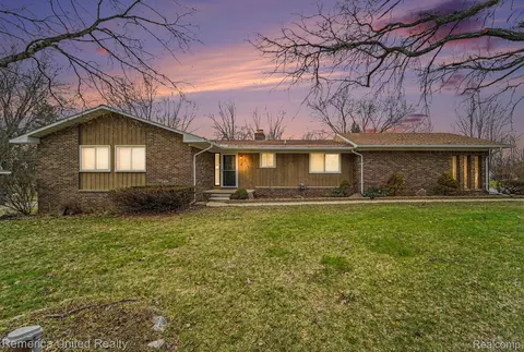 11796 Post Ln, Green Oak, MI 48178