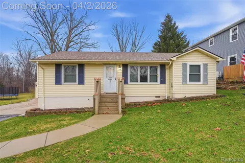 5766 Parkdale St, Shelby Township, MI 48317