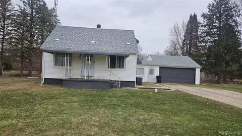 1131 Linus St, Grand Blanc, MI 48507