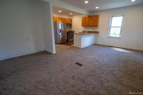 Living - 35799 Park Pl, Romulus, MI 48174 photo 2 of 3