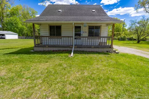 Exterior - 35799 Park Pl, Romulus, MI 48174 photo 1 of 4