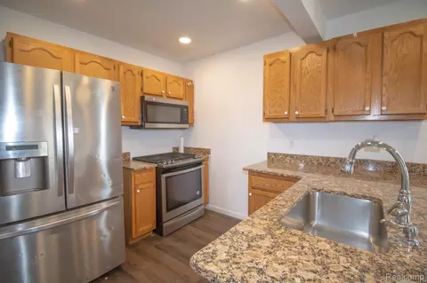 Kitchen - 35799 Park Pl, Romulus, MI 48174 photo 2 of 6
