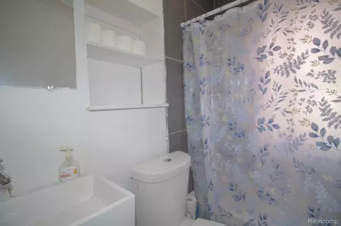 Bath - 35799 Park Pl, Romulus, MI 48174 photo 1 of 2