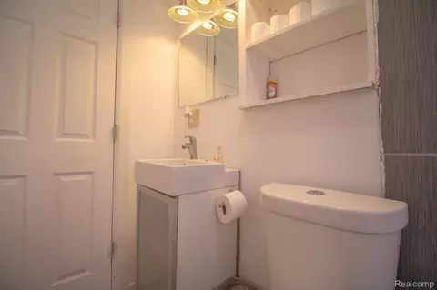 Bath - 35799 Park Pl, Romulus, MI 48174 photo 2 of 2