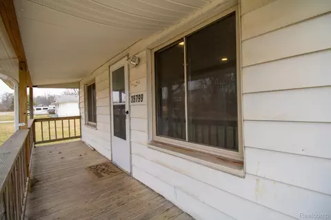 Exterior - 35799 Park Pl, Romulus, MI 48174 photo 2 of 4