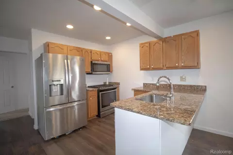 Kitchen - 35799 Park Pl, Romulus, MI 48174 photo 3 of 6