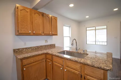 Kitchen - 35799 Park Pl, Romulus, MI 48174 photo 5 of 6