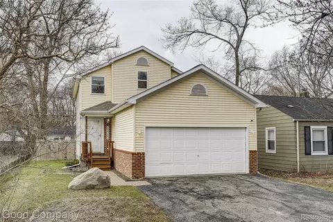 22723 Middlebelt Rd, Farmington, MI 48336