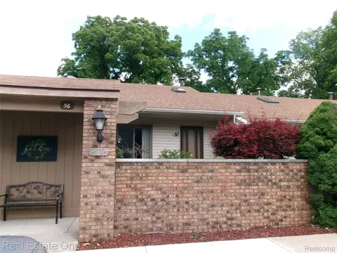 25104 Hamilton Ct #4, South Lyon, MI 48178