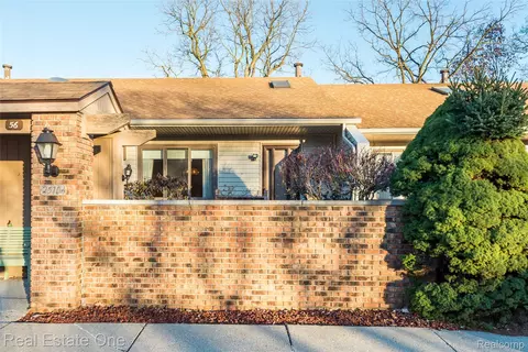 25104 25104 Hamilton Ct #4, South Lyon, MI 48178