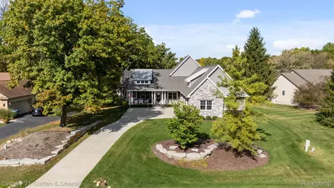 1306 Victoria Ln, Fenton, MI 48430