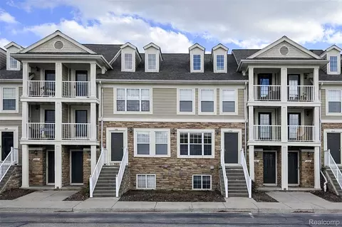 1152 Faulkner, Troy, MI 48083