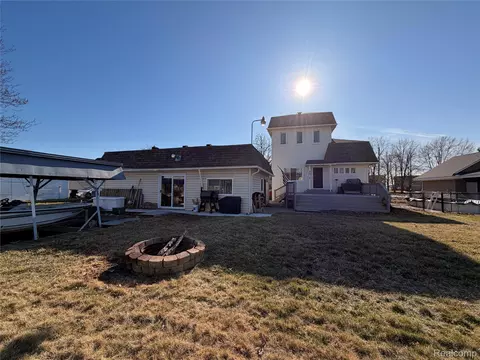 38850 Pardee St, Harrison, MI 48045