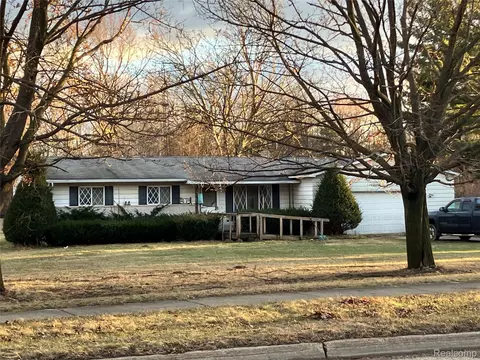 4342 E Court St, Burton, MI 48509