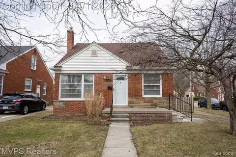 21465 Bournemouth St, Harper Woods, MI 48225