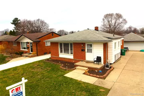 32474 Leona St, Garden City, MI 48135