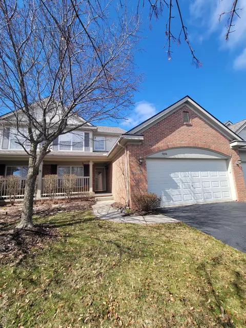 5894 Augusta Ln, Grand Blanc, MI 48439