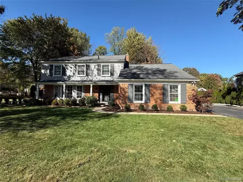 31244 Old Stage Rd, Beverly Hills, MI 48025