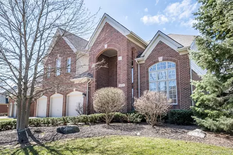 24527 Perceval Ln, Novi, MI 48375