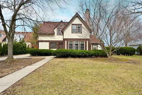 1447 Buckingham Ave, Birmingham, MI 48009