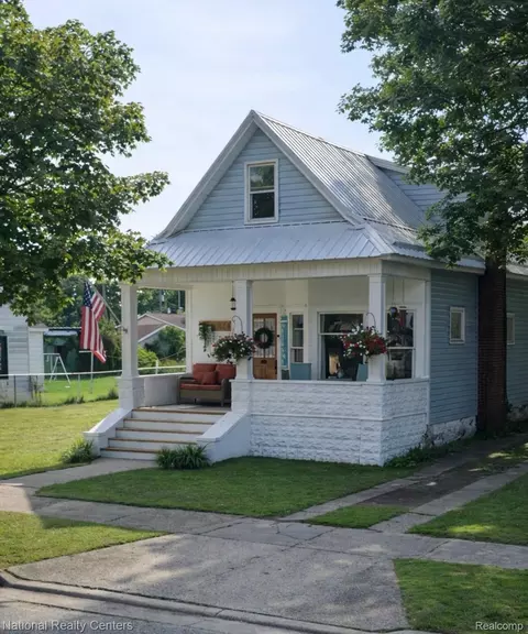 523 N Pine St, Evart, MI 49631