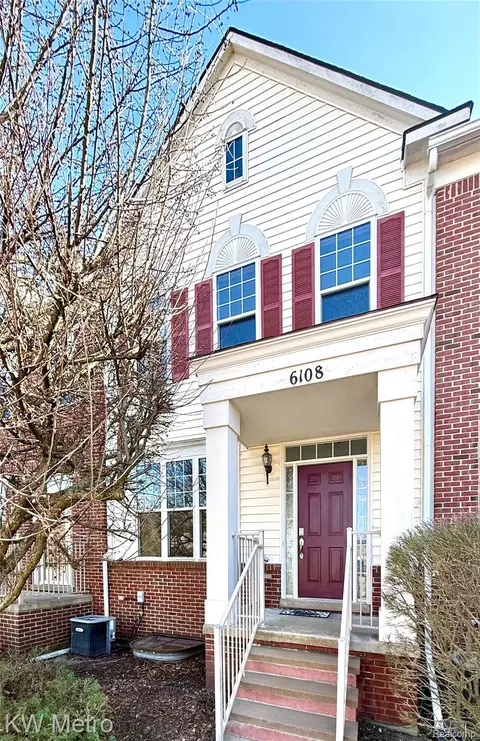 6108 Heron Hills Dr #56, Wolverine Lake, MI 48390