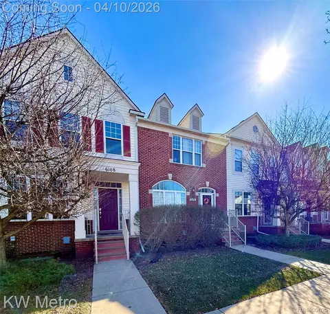 6108 Heron Hills Dr, Wolverine Lake, MI 48390