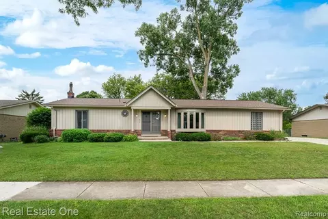 53081 Scenic Dr, Shelby Township, MI 48316