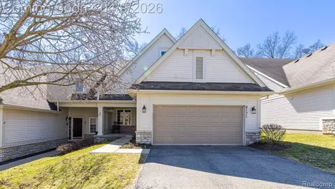 8171 Timber Trl, White Lake, MI 48386