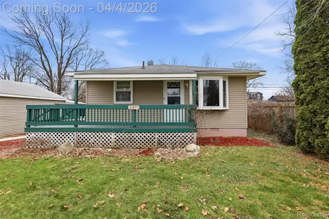 2911 Mott Ave, Waterford, MI 48328