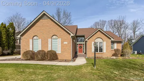 5622 Wembley Ct, Independence, MI 48346