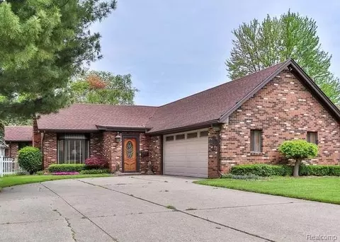 23211 Glenbrook St, Saint Clair Shores, MI 48082