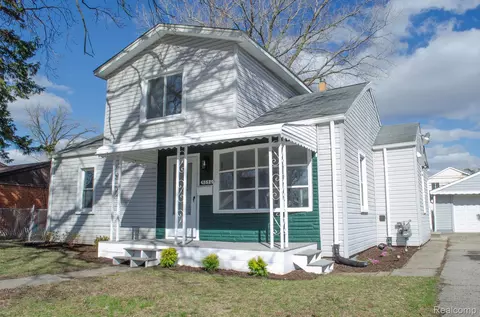 5850 Deering St, Garden City, MI 48135