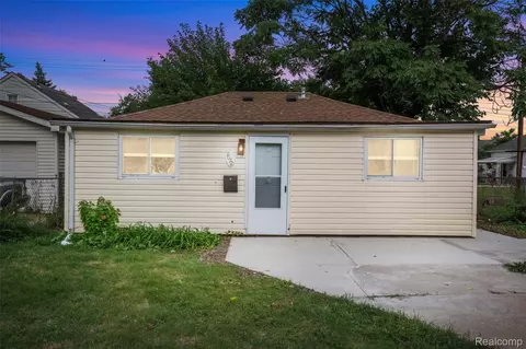 1672 Lafayette Blvd, Lincoln Park, MI 48146