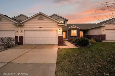 986 Spirea #44, Marion, MI 48843