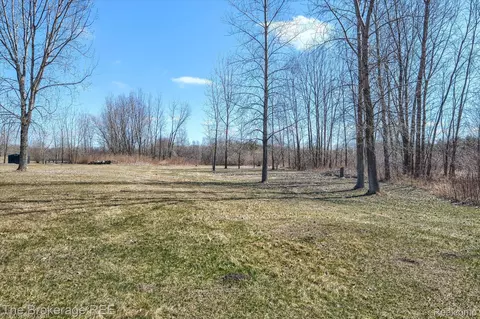 1746 N Baldwin Rd, Oxford, MI 48371
