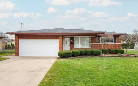11102 Fairway Dr, Sterling Heights, MI 48312