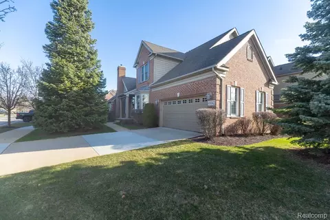 45042 Broadmoor Cir S, Northville, MI 48168