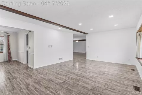 Living - 3432 S State Rd, Davison, MI 48423 photo 1 of 8