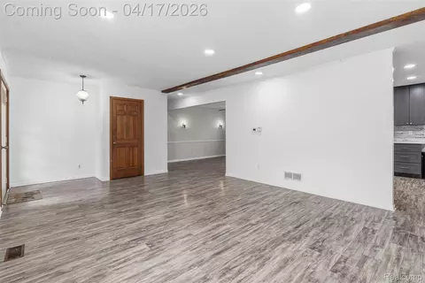 Living - 3432 S State Rd, Davison, MI 48423 photo 4 of 8