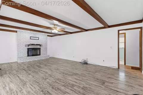 Living - 3432 S State Rd, Davison, MI 48423 photo 5 of 8