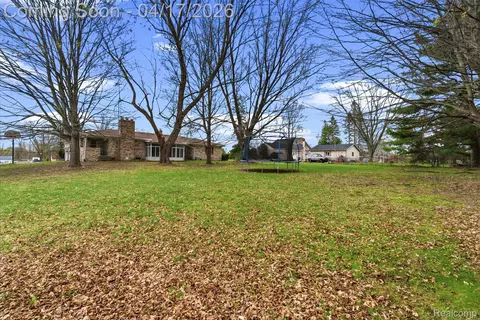 Exterior - 3432 S State Rd, Davison, MI 48423 photo 6 of 9