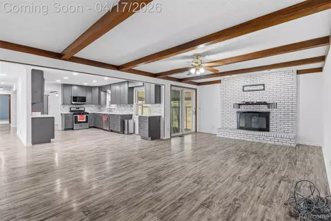 Living - 3432 S State Rd, Davison, MI 48423 photo 6 of 8