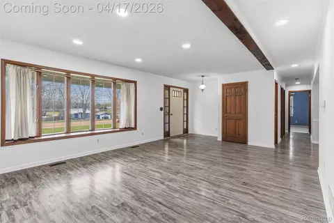 Living - 3432 S State Rd, Davison, MI 48423 photo 3 of 8