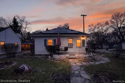 3233 Turner St, Lansing, MI 48906