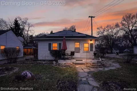 3233 Turner St, Lansing, MI 48906