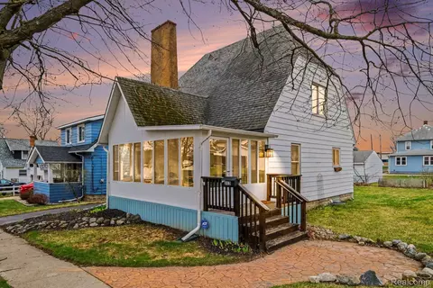 313 Myrtle St, Flushing, MI 48433