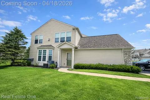 515 Dockside Cir #28, Holly, MI 48442