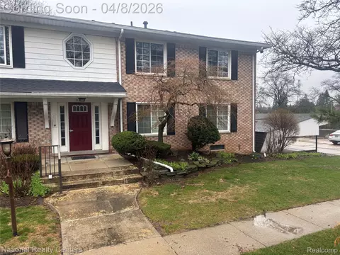 237 E Square Lake Rd #8, Bloomfield Township, MI 48302