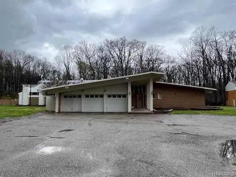 20551 Norwood Dr S, Southfield, MI 48075